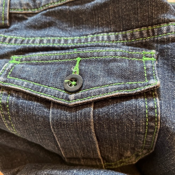 Women’s Lilly Pulitzer denim cropped jeans with green trim - Picture 5 of 5